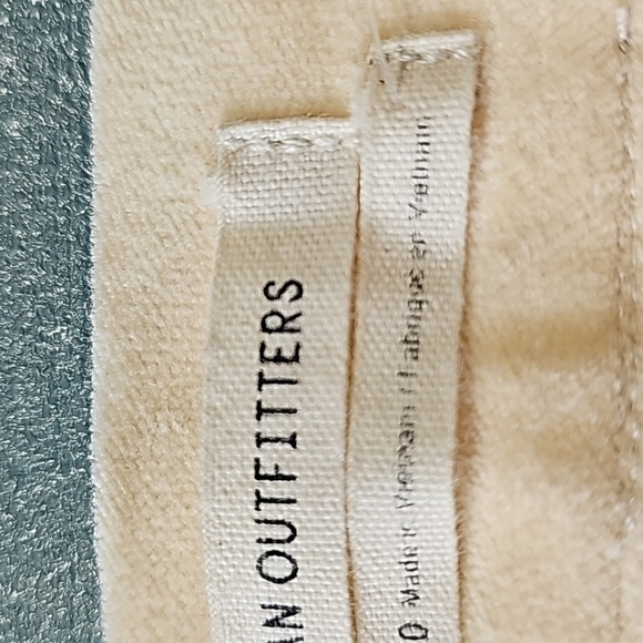 URBAN OUTFITTER, Cream color velour flair pants, size 6. Side zipper. - Picture 7 of 13
